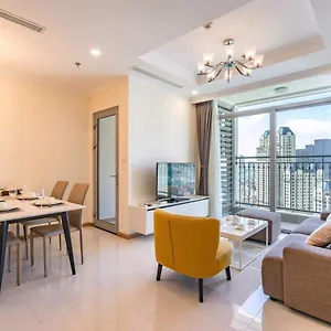 Apartment Your @vinhome Central Park, Ho Chi Minh City