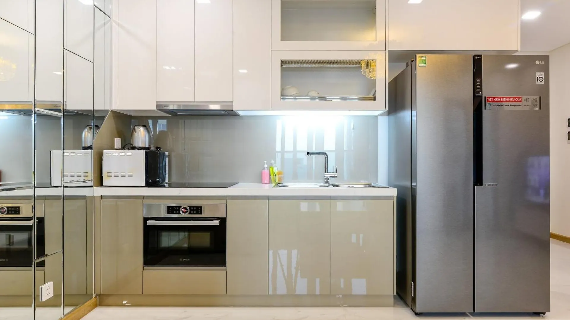 Landmark 81 & Vinhomes Urban Ho Chi Minh City Apartment
