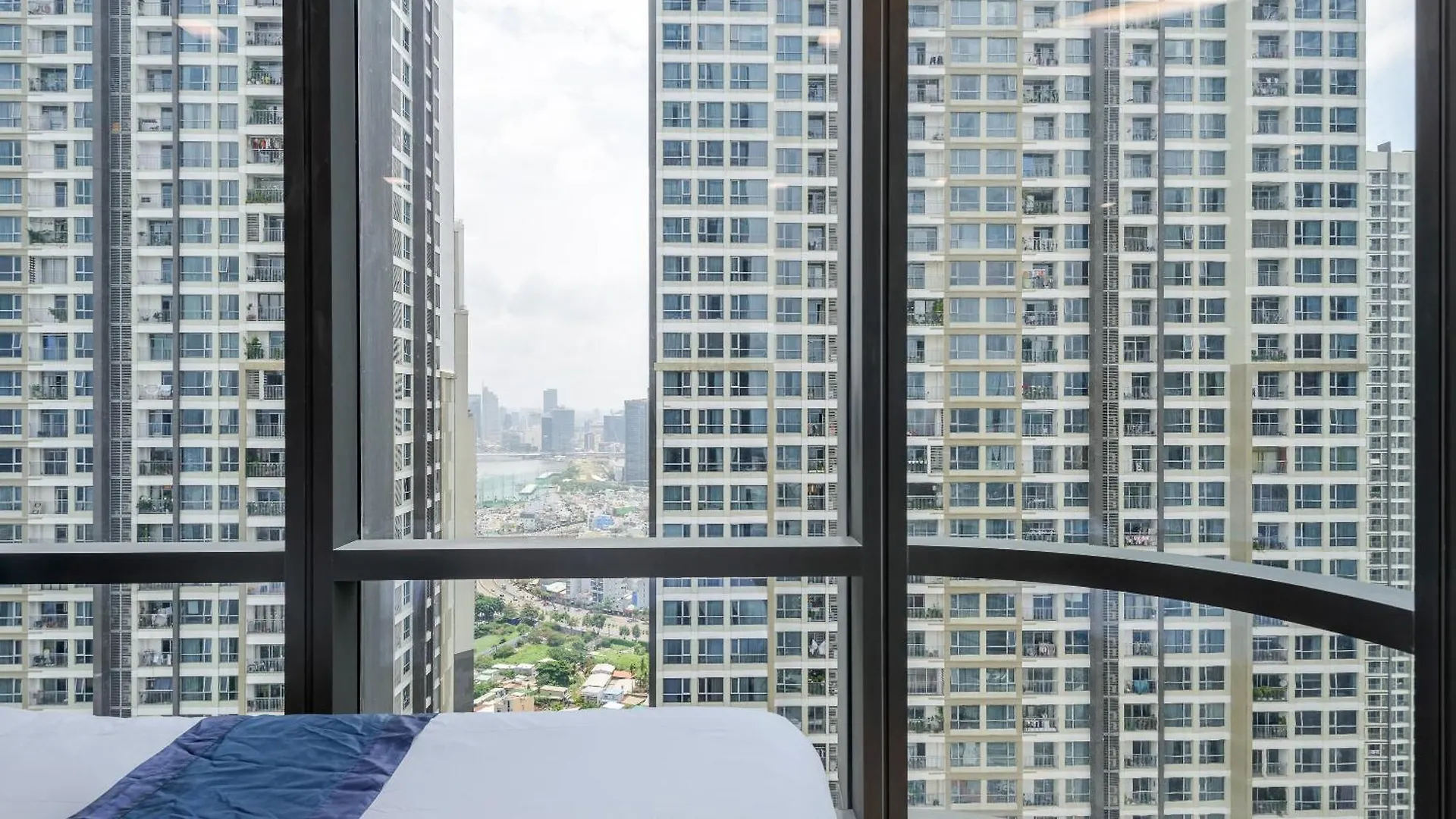 Landmark 81 & Vinhomes Urban Ho Chi Minh City Apartment