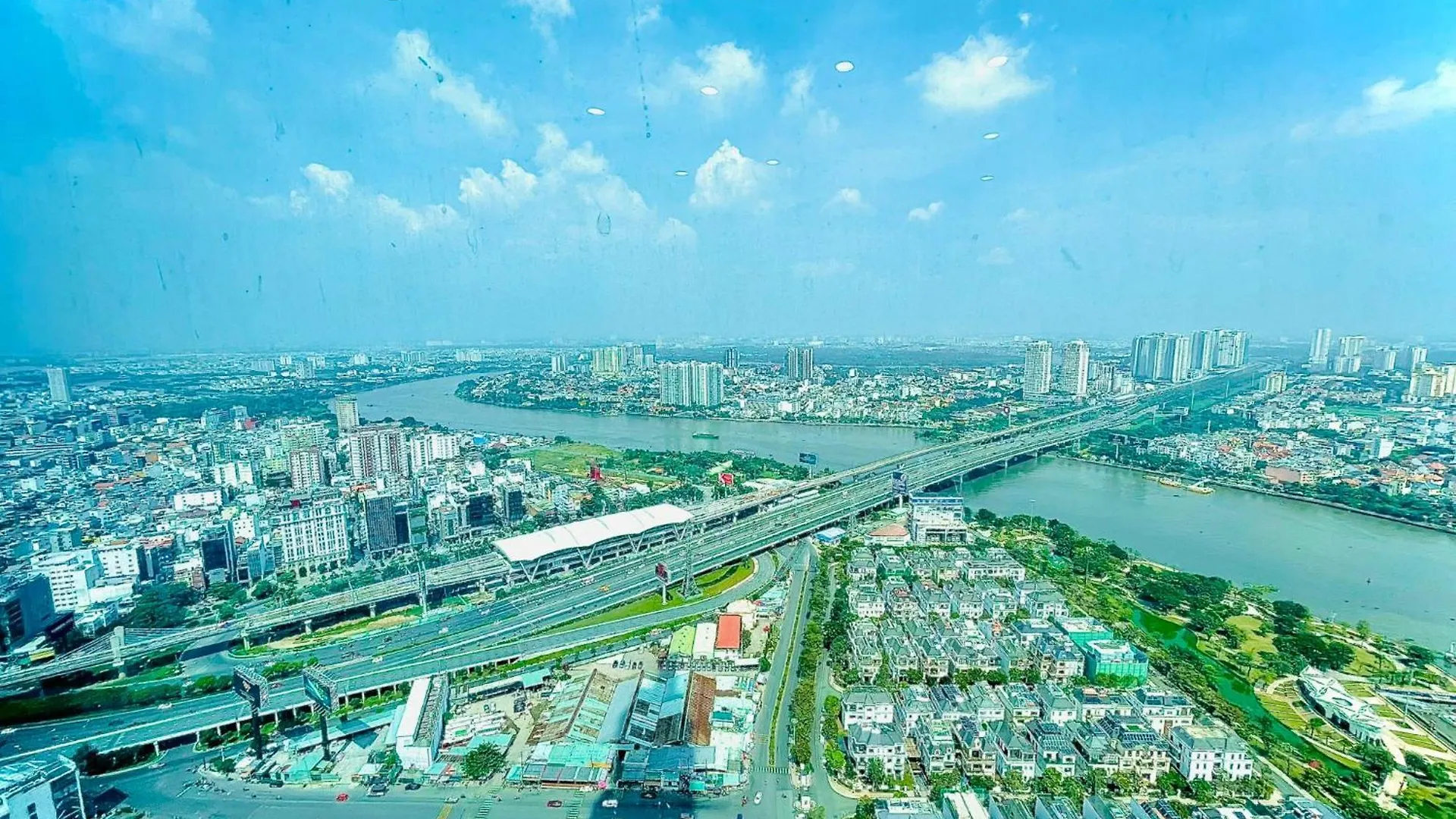 Apartment Landmark 81 & Vinhomes Urban Ho Chi Minh City