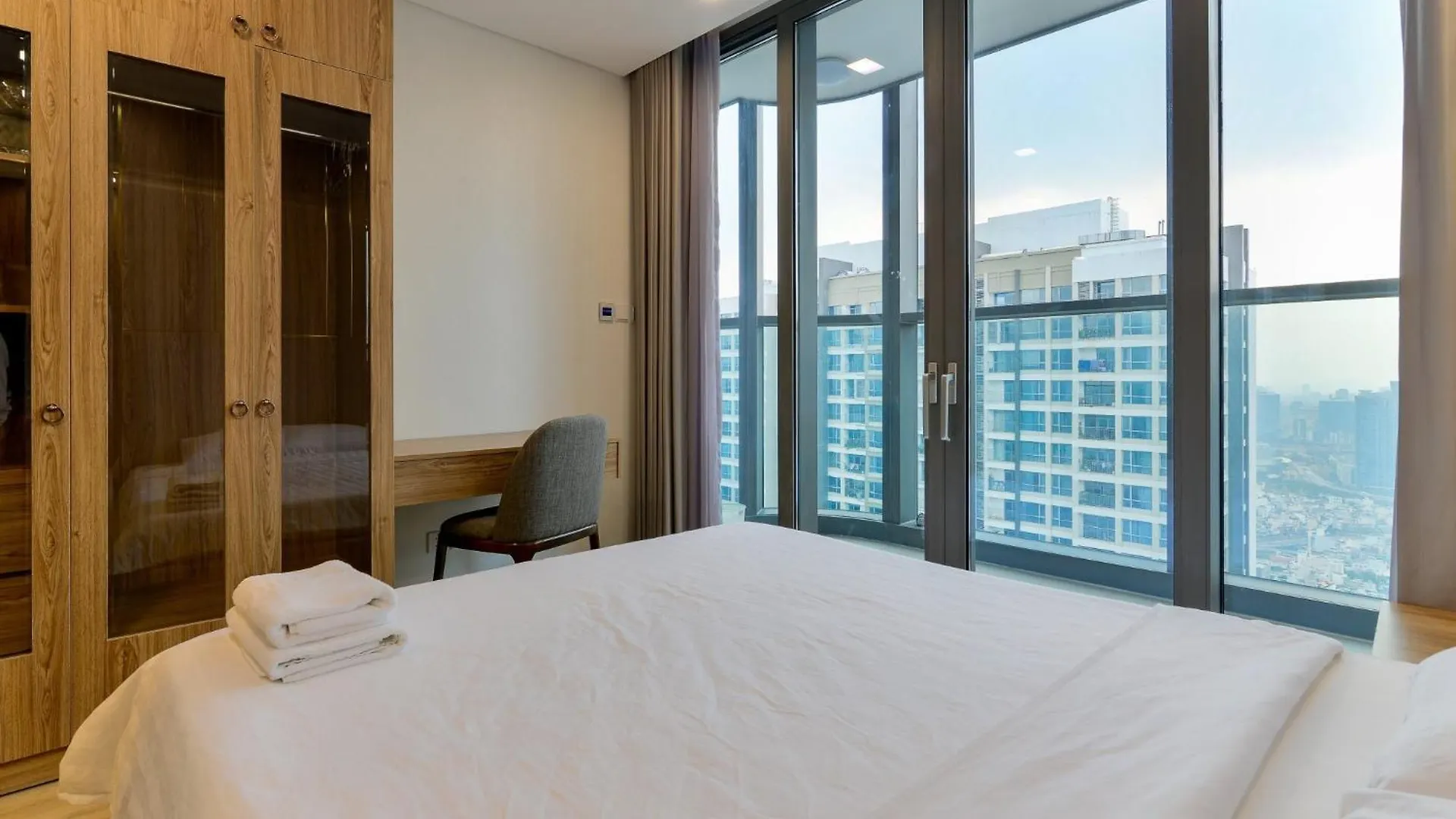 Landmark 81 & Vinhomes Urban Ho Chi Minh City Apartment