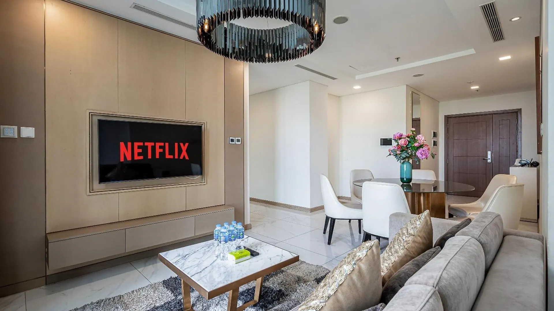 Apartment Landmark 81 & Vinhomes Urban Ho Chi Minh City
