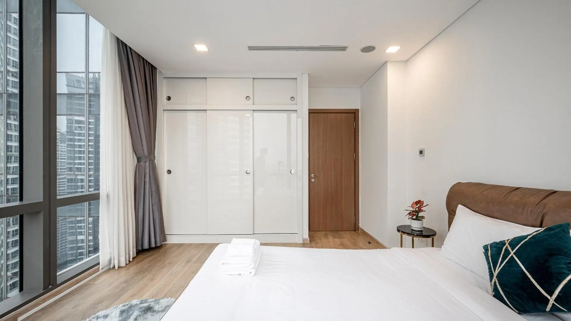 Landmark 81 & Vinhomes Urban Ho Chi Minh City Apartment