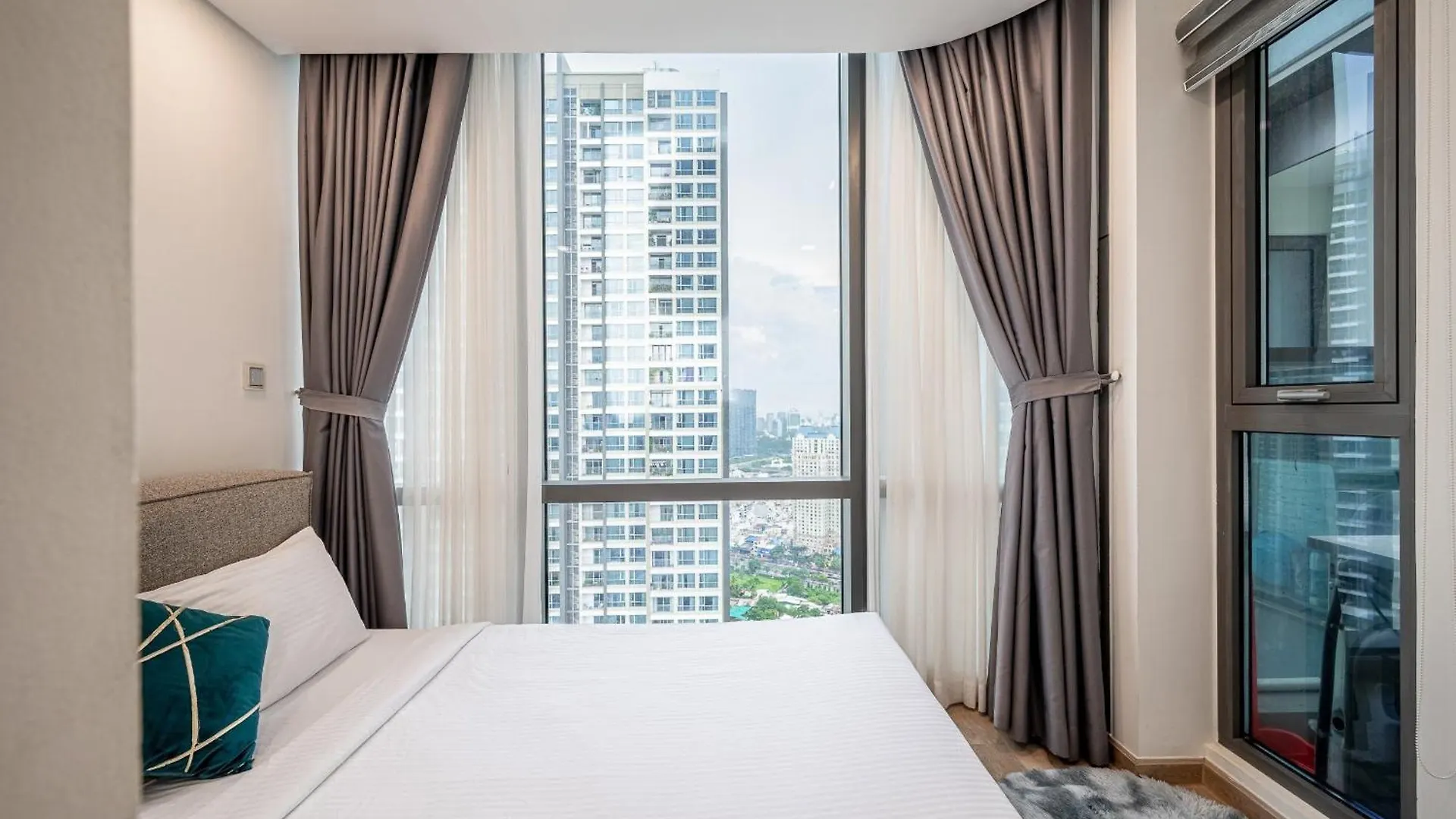 Apartment Landmark 81 & Vinhomes Urban Ho Chi Minh City