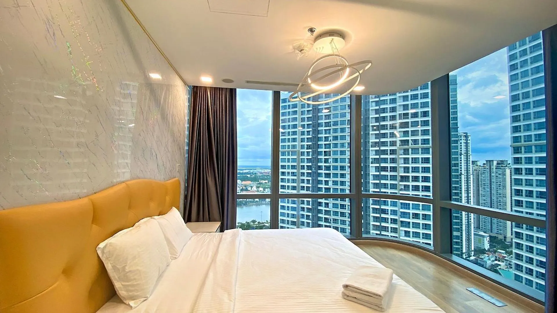 Landmark 81 & Vinhomes Urban Ho Chi Minh City Apartment